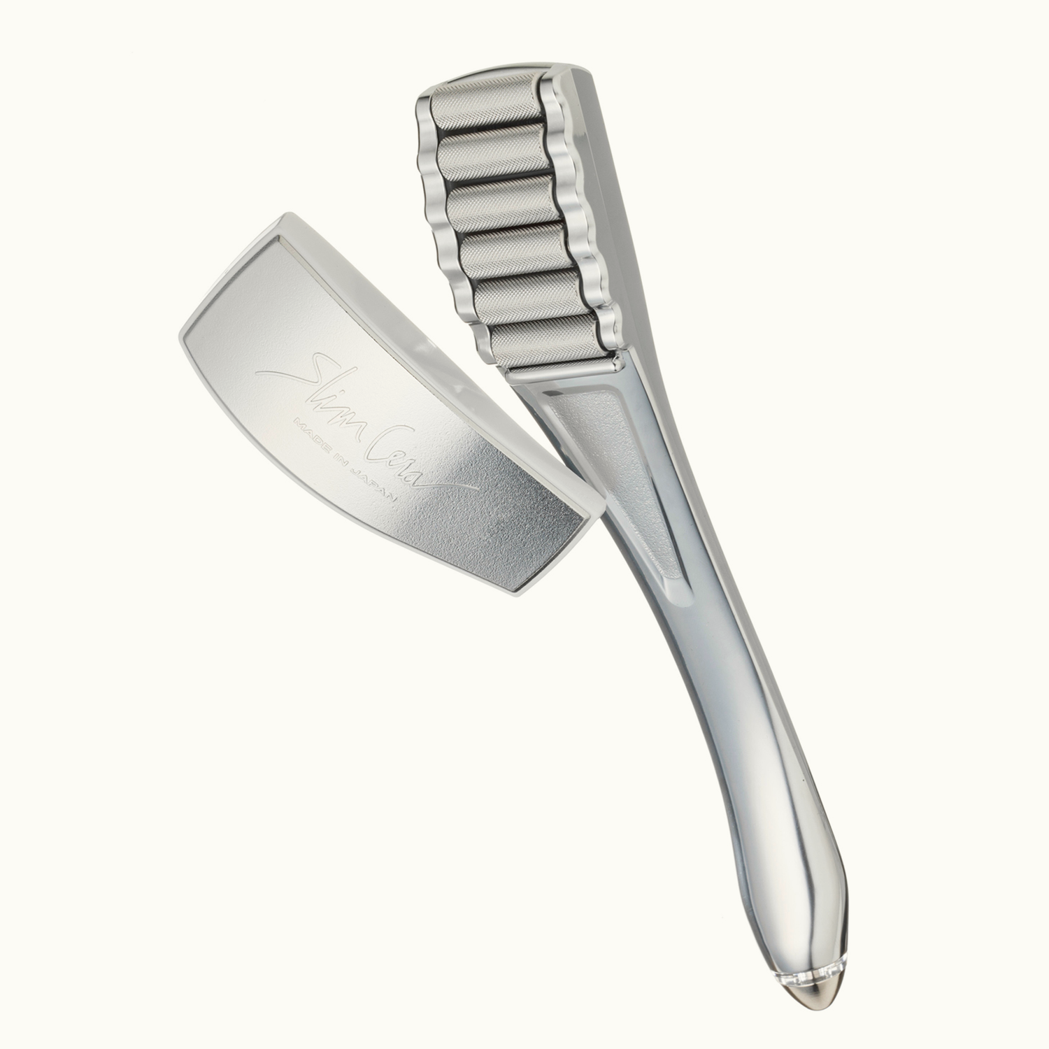 Découvrez le nouveau Clim Cera Plus+ , un beauty roller ultra perfomant pour un lifting naturel et relaxant. Exclusivité The Care
