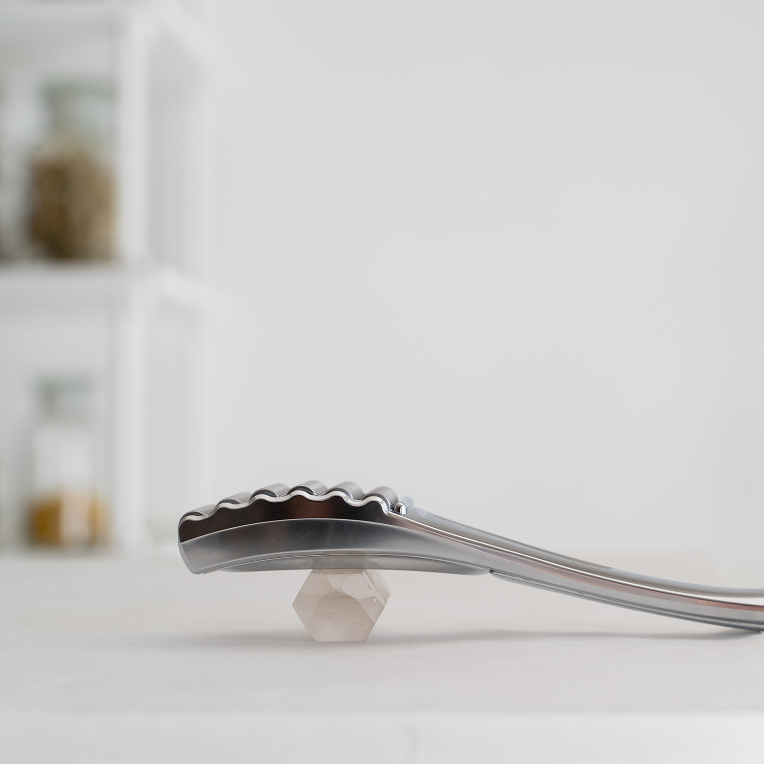 Découvrez le nouveau Clim Cera Plus+ , un beauty roller ultra perfomant pour un lifting naturel et relaxant. Exclusivité The Care
