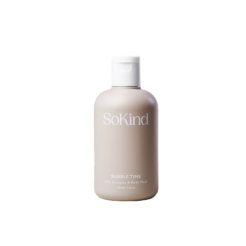 BUBBLE TIME de SOKIND est shampooing et un nettoyant pour le corps moussants qui procurent une hydratation essentielle à la peau tout en la nettoyant en douceur de la tête aux pieds. Enrichi en huiles naturelles d'avoine et de coton nordique pour équilibrer et prévenir le dessèchement cutané. Exclusivité The Care