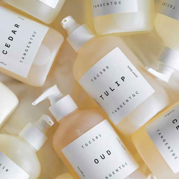OUD SOAP est un gel lavant pour les mains biologique parfumé, fabriqué à partir d'huiles végétales pures. Senteur Oud: boisé, chaud sur fond résineux. Bio, vegan, fabriqué en France.