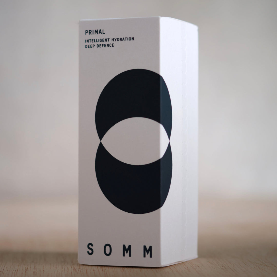 PRIMAL de SOMM est un hydratant naturel qui suralimente le mécanisme de défense de votre peau, stimulant rapidement la production de collagène, raffermissant, lissant et énergisant. Exclusivité THE CARE