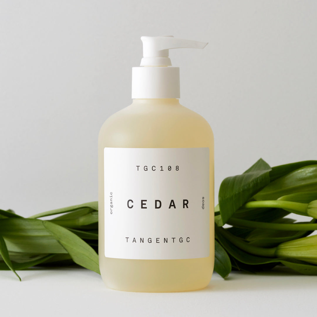 CEDAR SOAP de TANGENT GC est un savon biologique parfumé, fabriqué à partir d'huiles végétales pures. Bio, vegan, fabriqué en France.