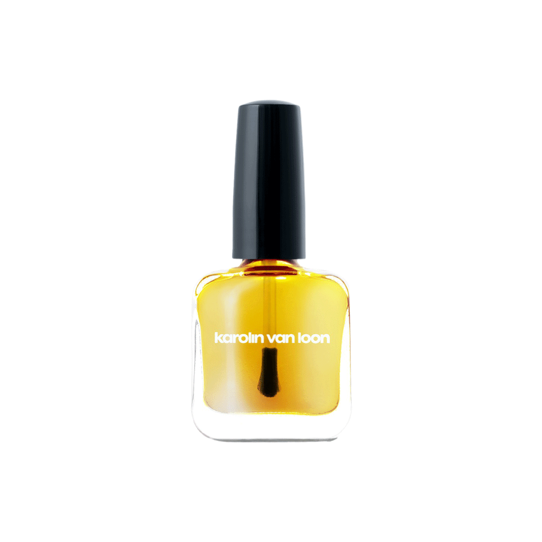 Nail Nectar de Karolin Van Loon est une huile gorgée de la vitamine E et de la vitamine F, qui renforcent et favorisent la croissance des ongles sains. Les acides gras essentiels maintiennent les cuticules souples et les empêche desséchement. Parfum subtil aux agrumes 