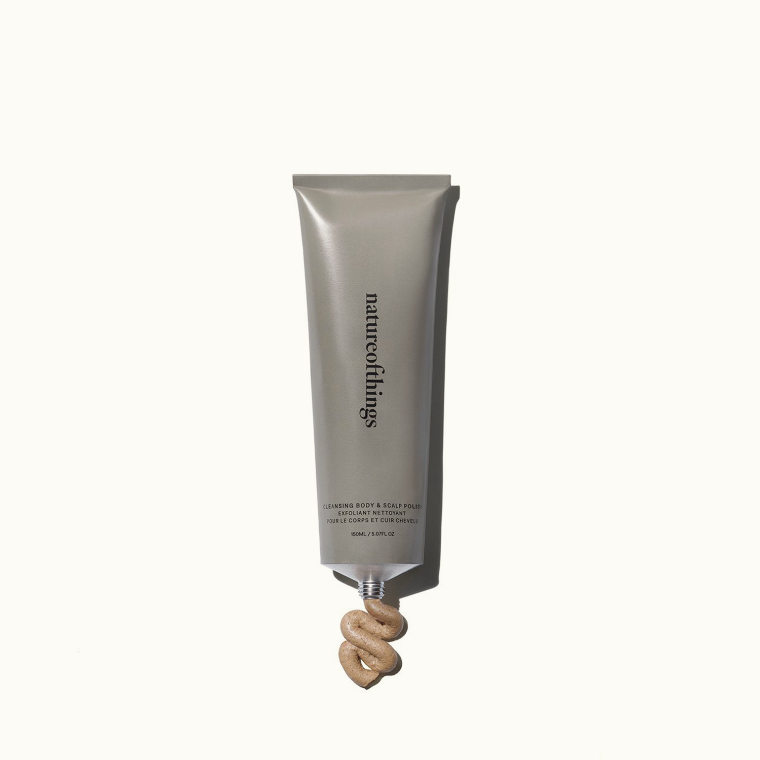 Le gommage CLEANSING BODY POLISH nettoyant corps et cuir chevelu est une formule multi-bénéfices qui assure une peau propre, lisse et nourrie de la tête aux pieds. Utilisez-le sur le cuir chevelu pour stimuler la circulation et favoriser des conditions saines pour la croissance des cheveux.